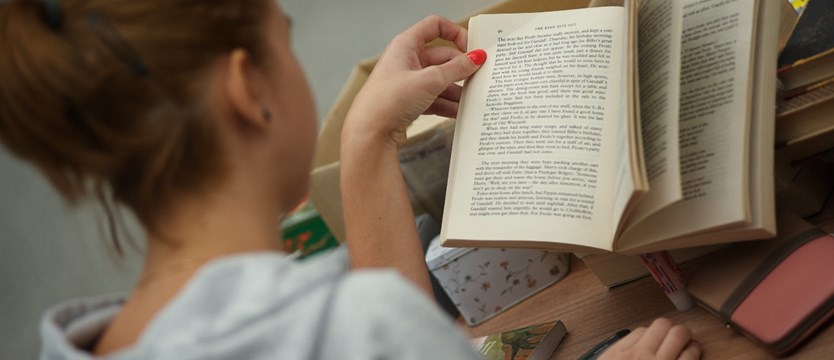 Polacy czytają coraz mniej