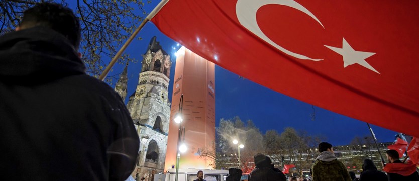 Protesty przeciwko wynikowi tureckiego referendum