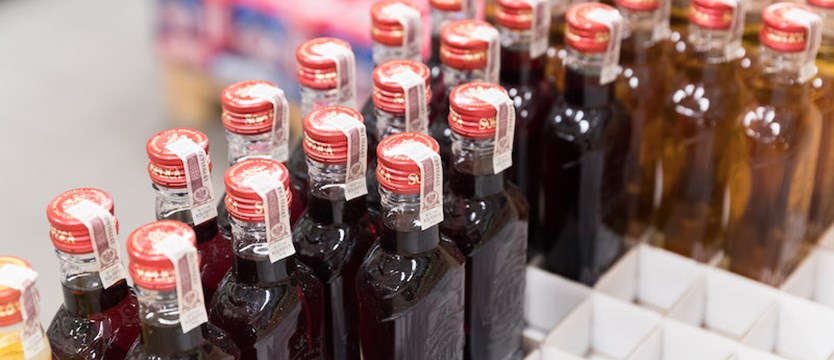 Coraz więcej gmin zakazuje sprzedaży alkoholu w nocy