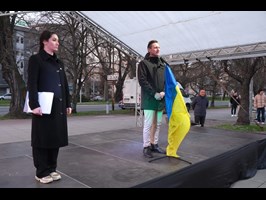 Pamięci ofiar „walki ze złem absolutnym”. Na pl. Solidarności – barwy Ukrainy