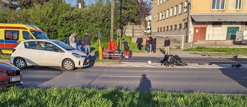 Zderzenie samochodu z motocyklem na ul. Derdowskiego w Szczecinie