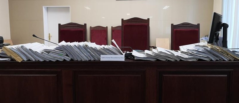 Oskarżona notariusz nadal nie ostrzega przed oszustami