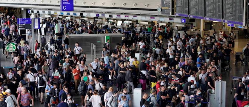 72 tys. Polaków poszkodowanych przez strajki linii lotniczych od maja do lipca