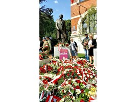 Pomnik Lecha Kaczyńskiego odsłonięty