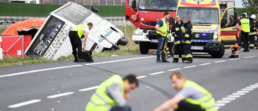 Dwie osoby nie żyją, 27 rannych w wypadku autobusu