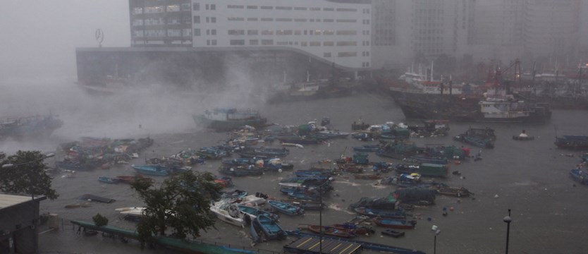 Tajfun Mangkhut dotarł do wybrzeży Chin