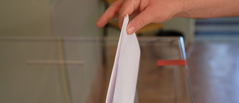 PKW podała frekwencję w wyborach samorządowych do godz. 12.
