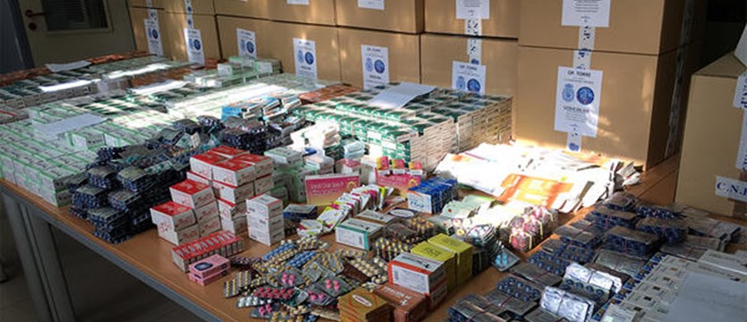 Interpol skonfiskował 500 ton nielegalnych leków na całym świecie