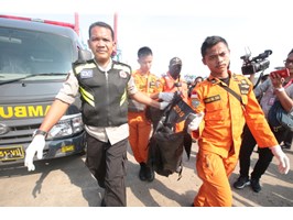 Indonezyjski samolot ze 189 osobami spadł do morza
