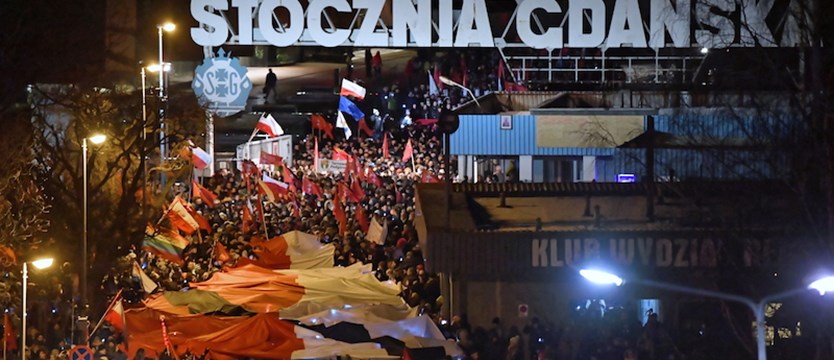 Sprzed ECS wyruszył kondukt z trumną prezydenta Gdańska