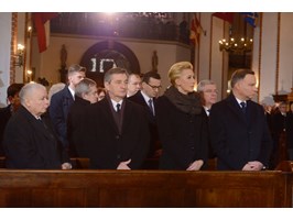 Trumna z ciałem Jana Olszewskiego przeniesiona do katedry