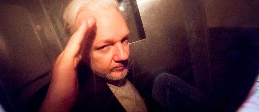 Julian Assange usłyszał wyrok 50 tygodni więzienia