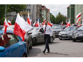 Biało-czerwona kolumna aut na szczecińskich ulicach