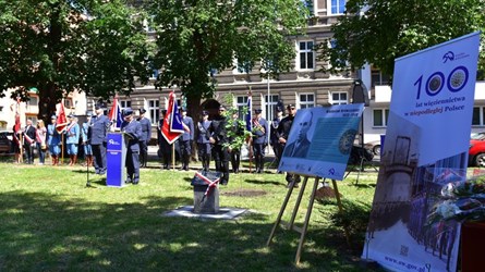 Dąb upamiętnił Władysława Mrówczyńskiego, ofiarę Zbrodni Katyńskiej