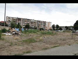 Zaniedbany i niebezpieczny teren w centrum Gryfina