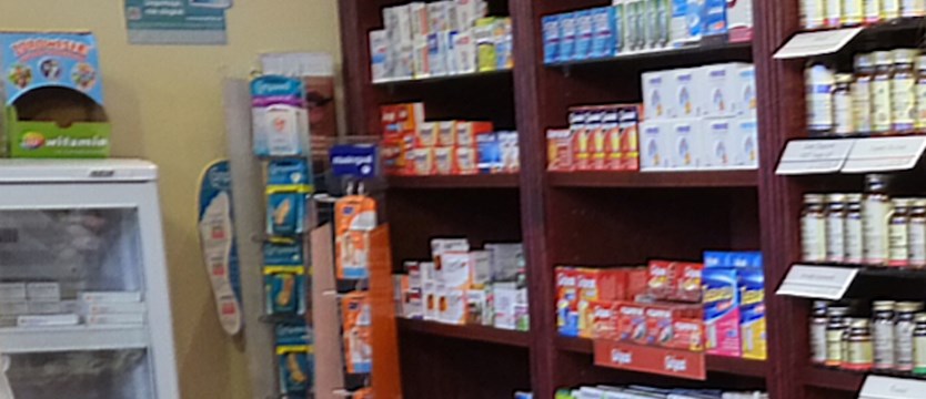 Braki leków w aptekach. GIF uruchamia infolinię