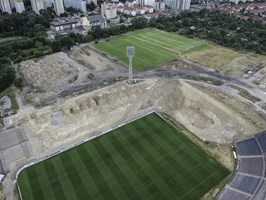 Piłka nożna. Budowa stadionu z lotu ptaka