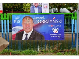 Zniszczono plakaty wyborcze kandydatów PiS