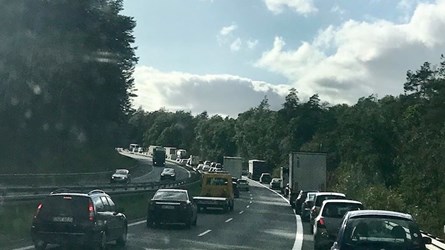 Wypadek i utrudnienia na autostradzie A6