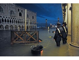Dwie osoby nie żyją w zalanej Wenecji. Szkody są ogromne