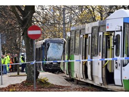 Zderzenie tramwajów na Żołnierskiej. Motorniczy w szpitalu