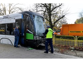Zderzenie tramwajów na Żołnierskiej. Motorniczy w szpitalu