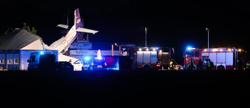 Samolot uderzył w hangar z ludźmi w środku. Zginęło pieć osób