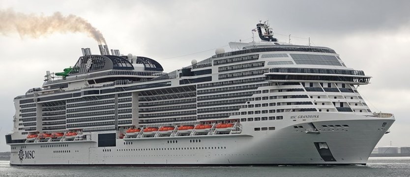 Około 150 zakażonych pasażerów na pokładzie luksusowego wycieczkowca w Genui