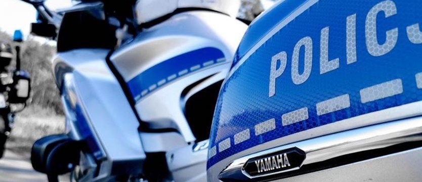 Policjanci kontrolują motocyklistów i apelują o rozsądek