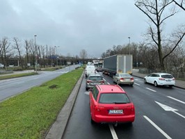 Zderzenia i utrudnienia komunikacyjne w Szczecinie w poniedziałek rano